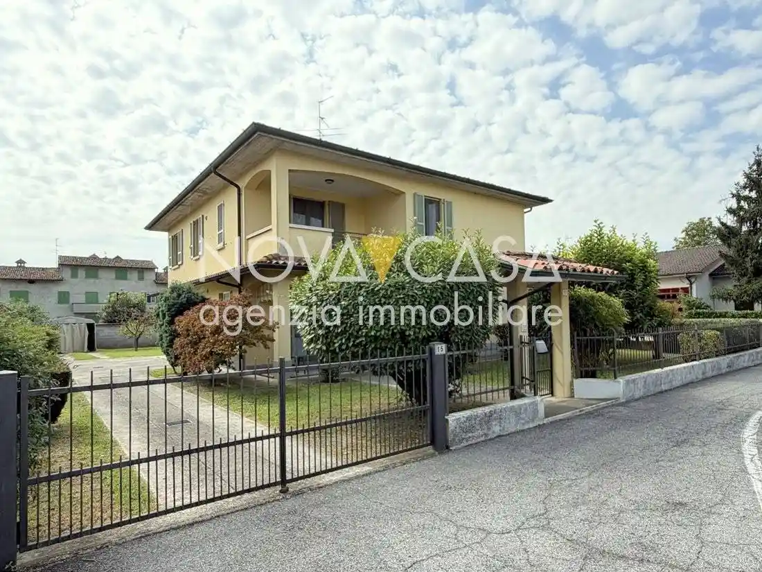 Villa in vendita a Izano