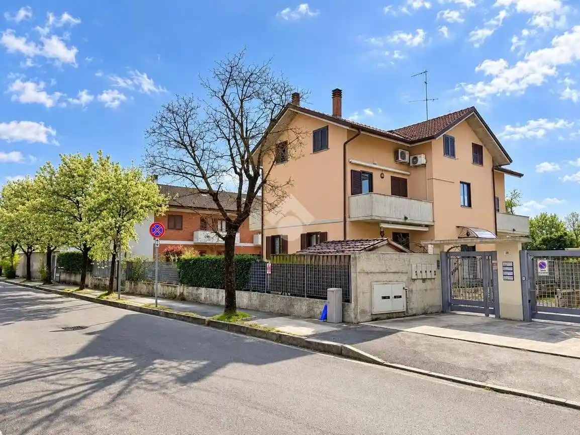 Appartamento in vendita a Caronno Pertusella