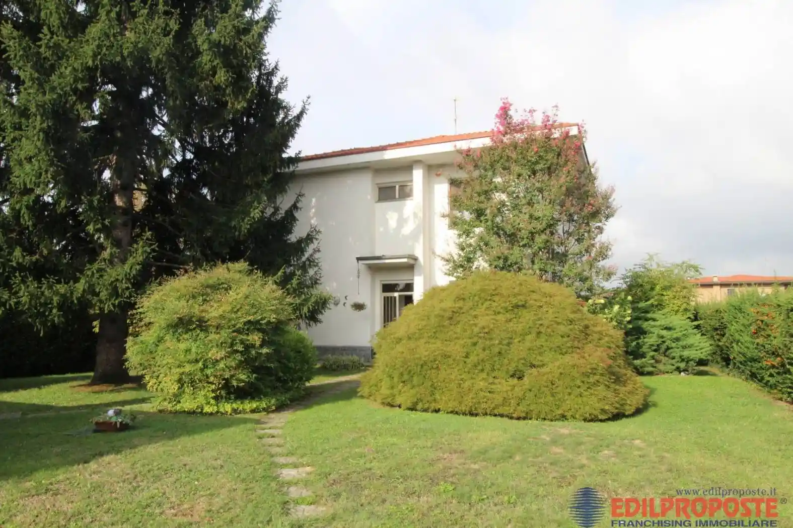 Appartamento in vendita a Lazzate