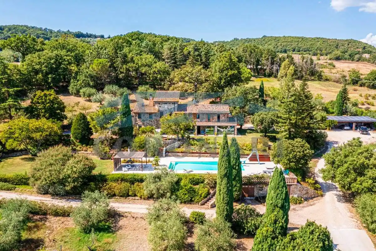 Rustico - Casale in vendita a Todi