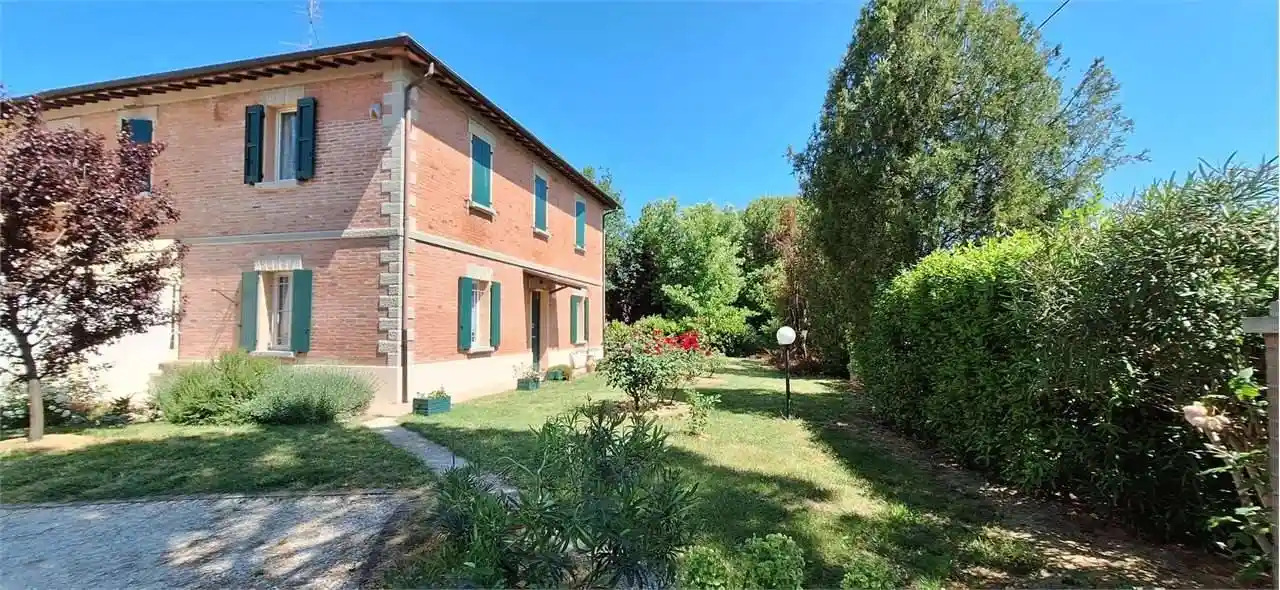 Casa indipendente in vendita a Imola