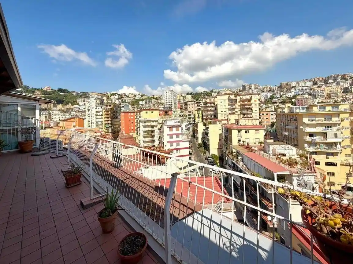 Appartamento in vendita a Napoli