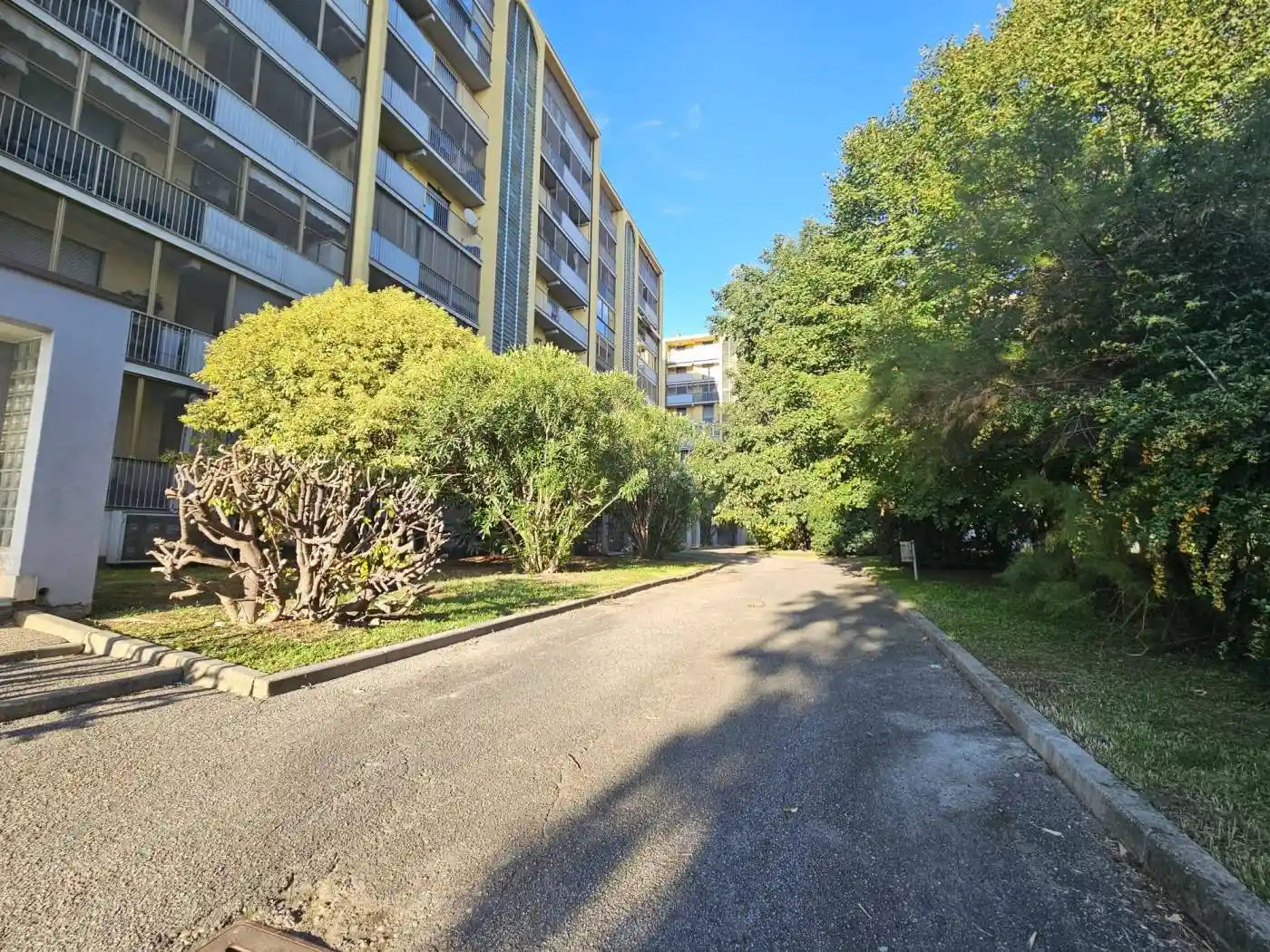 Palazzo - Edificio in vendita a Locate di Triulzi