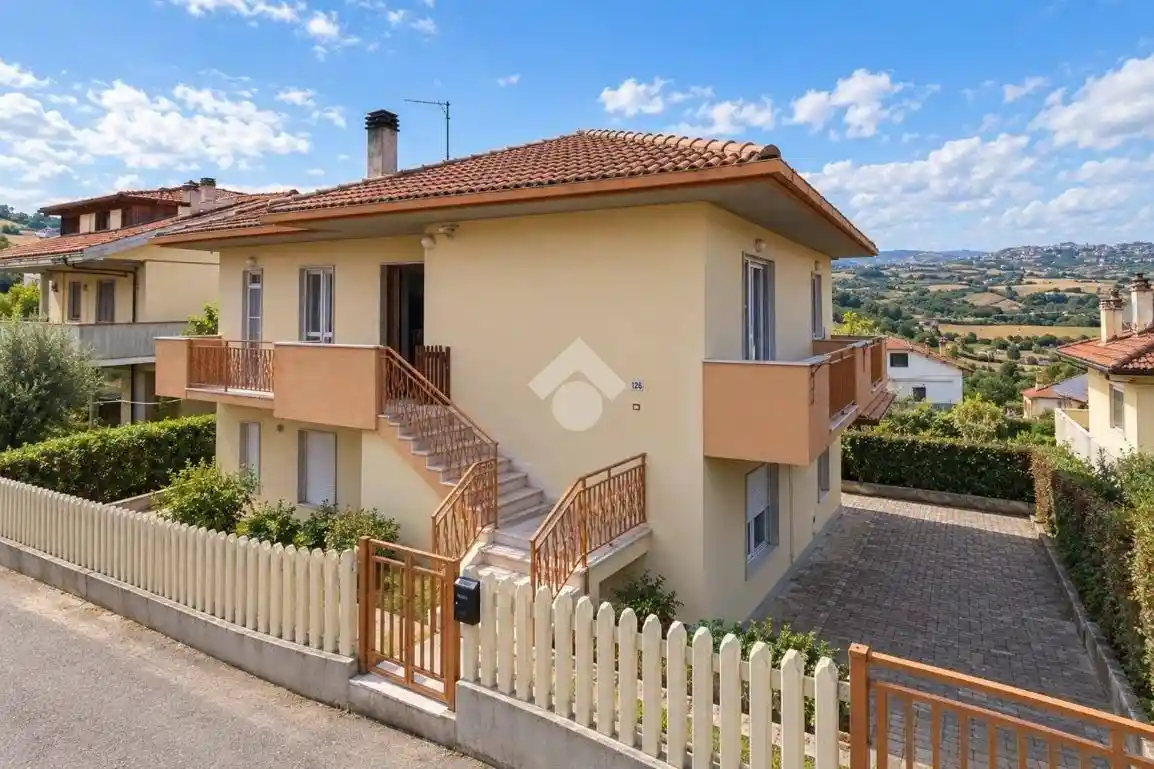 Villa in vendita a Cappelle sul Tavo