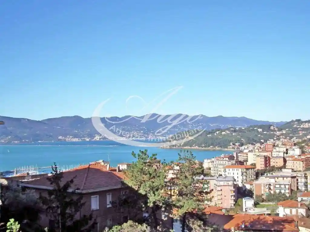Appartamento in affitto a Lerici