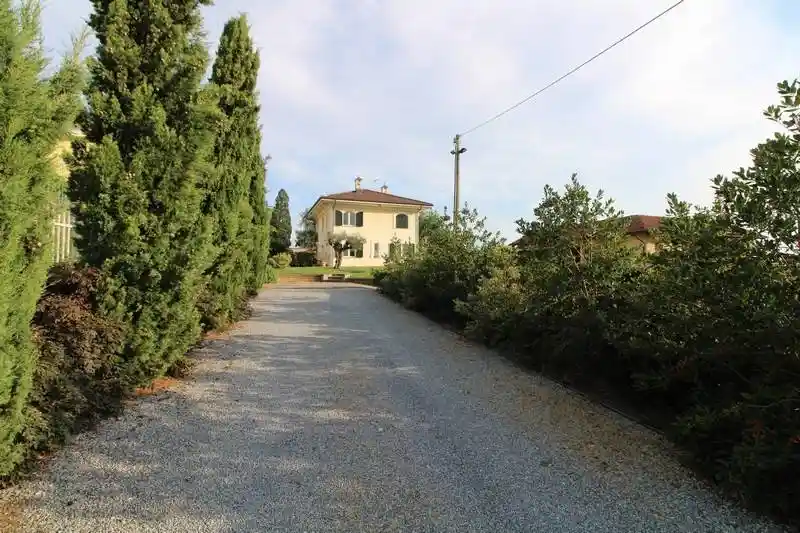 Villa in vendita a Bra