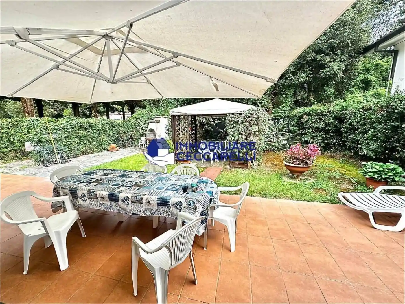 Casa indipendente in vendita a Massa
