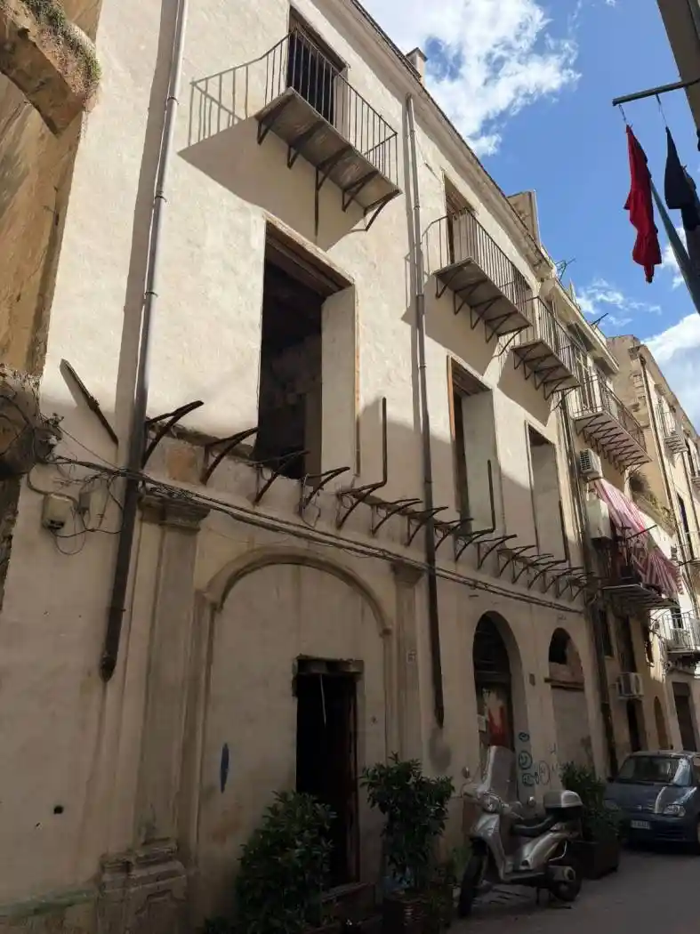 Palazzo - Edificio in vendita a Palermo