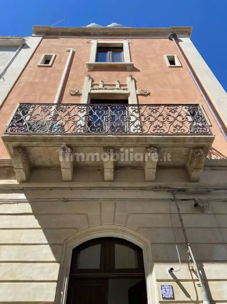 Palazzo - Edificio in vendita a Pachino