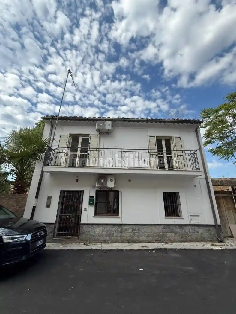 Casa indipendente in affitto a Siderno