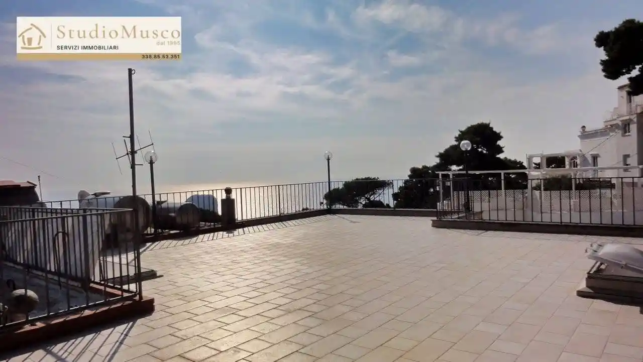 Appartamento in vendita a Capri