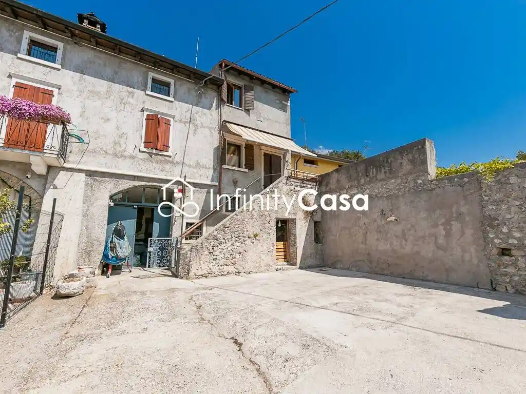 Rustico - Casale in vendita a Caprino Veronese