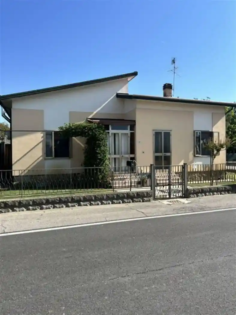 Villa in vendita a Goito
