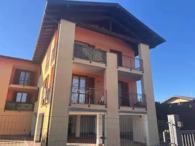 Appartamento in affitto a Varallo Pombia