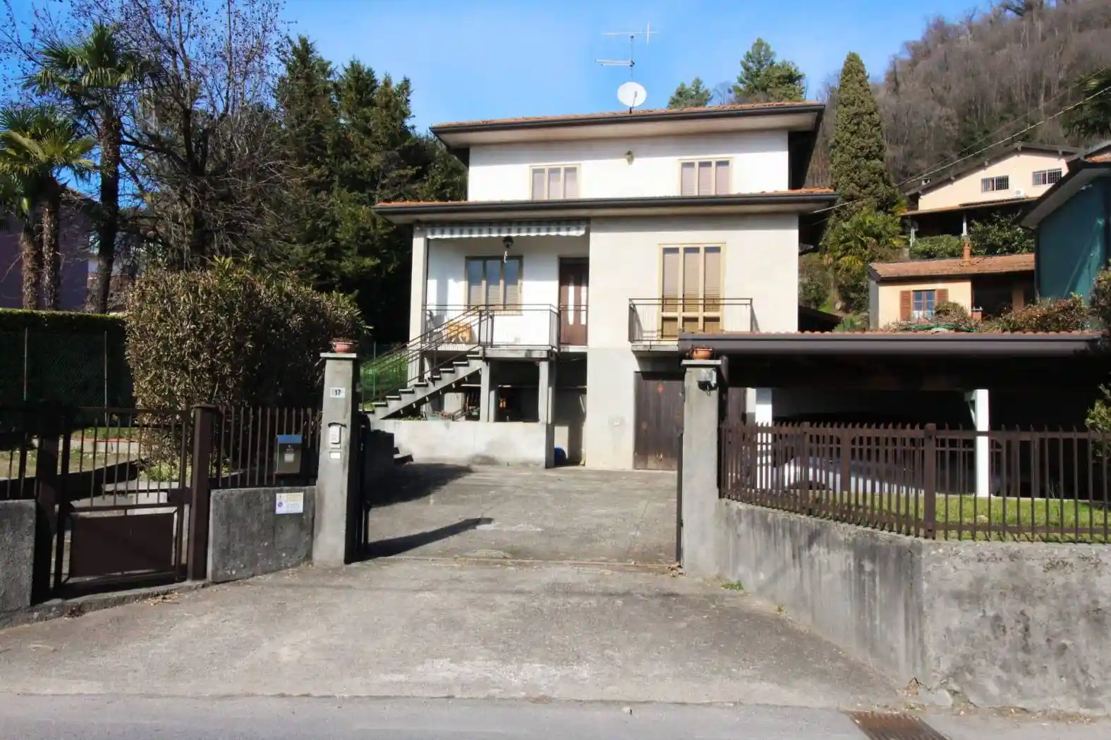 Villa in vendita a Sangiano