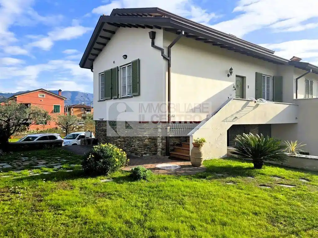 Casa indipendente in vendita a Sarzana