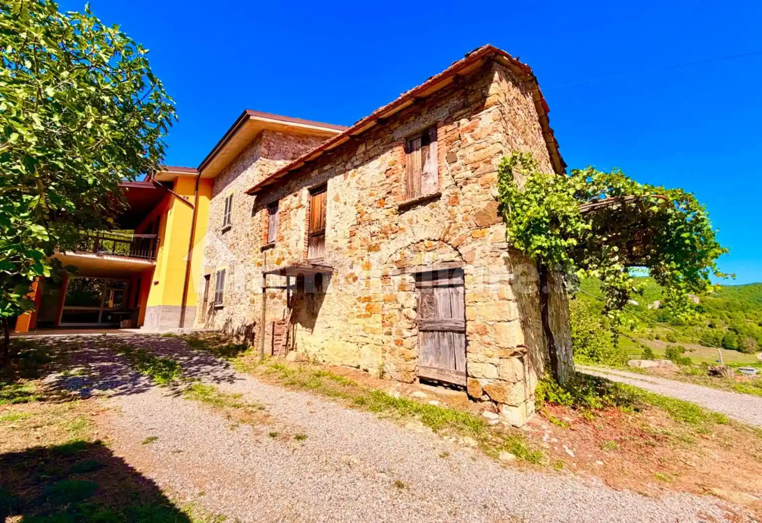 Rustico - Casale in vendita a Corte Brugnatella