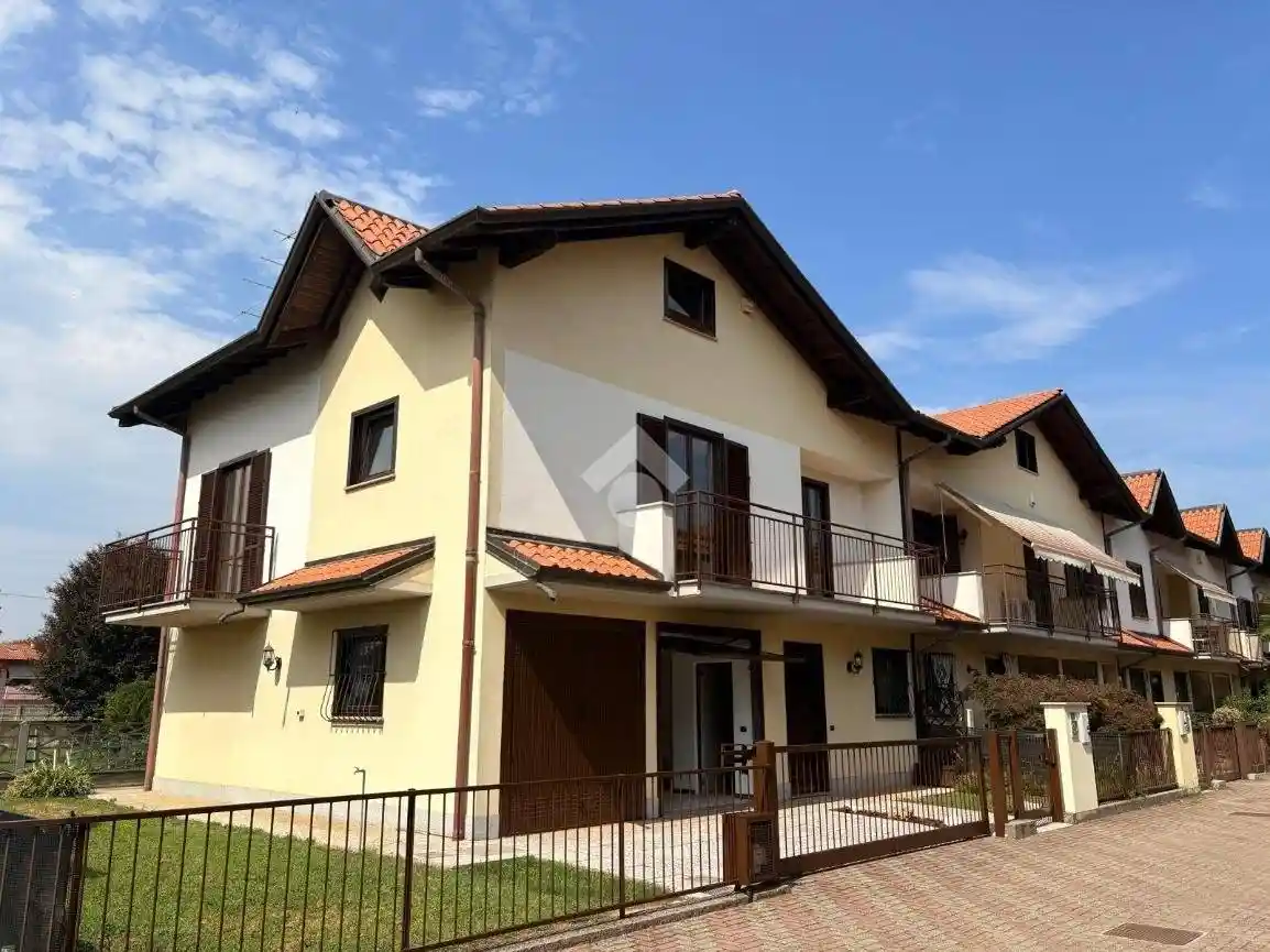 Villa in vendita a Cairate