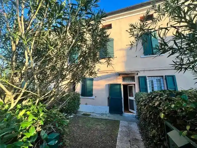 Casa indipendente in affitto a Ferrara