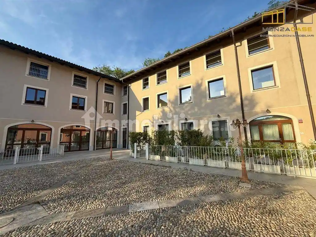 Appartamento in vendita a Carate Brianza