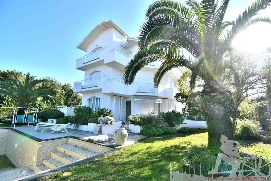 Villa in vendita a Montignoso
