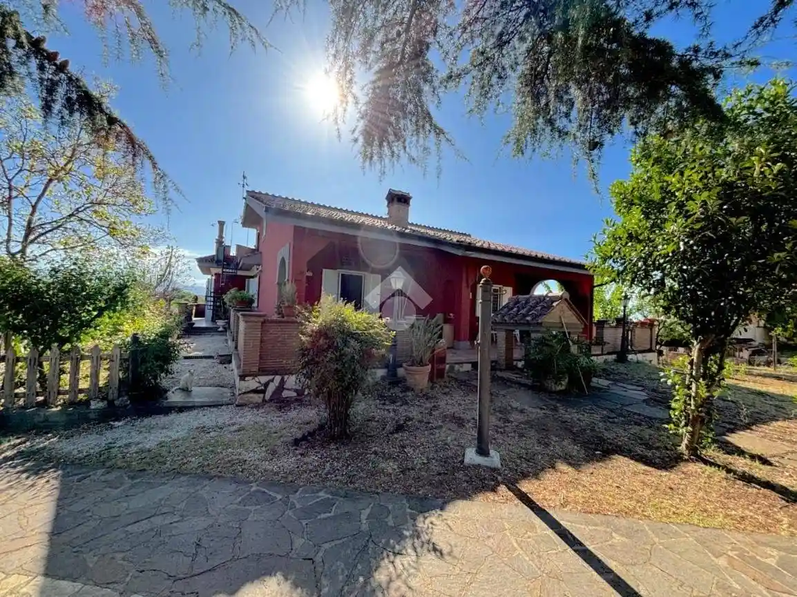 Villa in vendita a Genzano di Roma