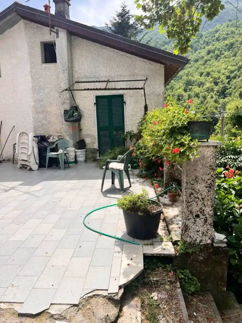 Casa indipendente in vendita a Varese Ligure