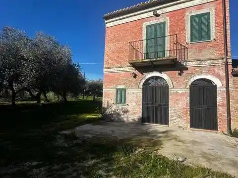 Villa in vendita a Villalfonsina