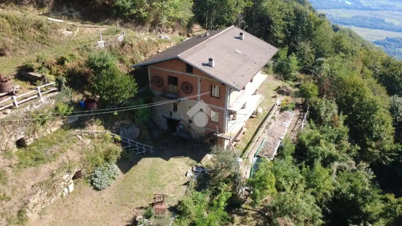 Casa indipendente in vendita a Valchiusa