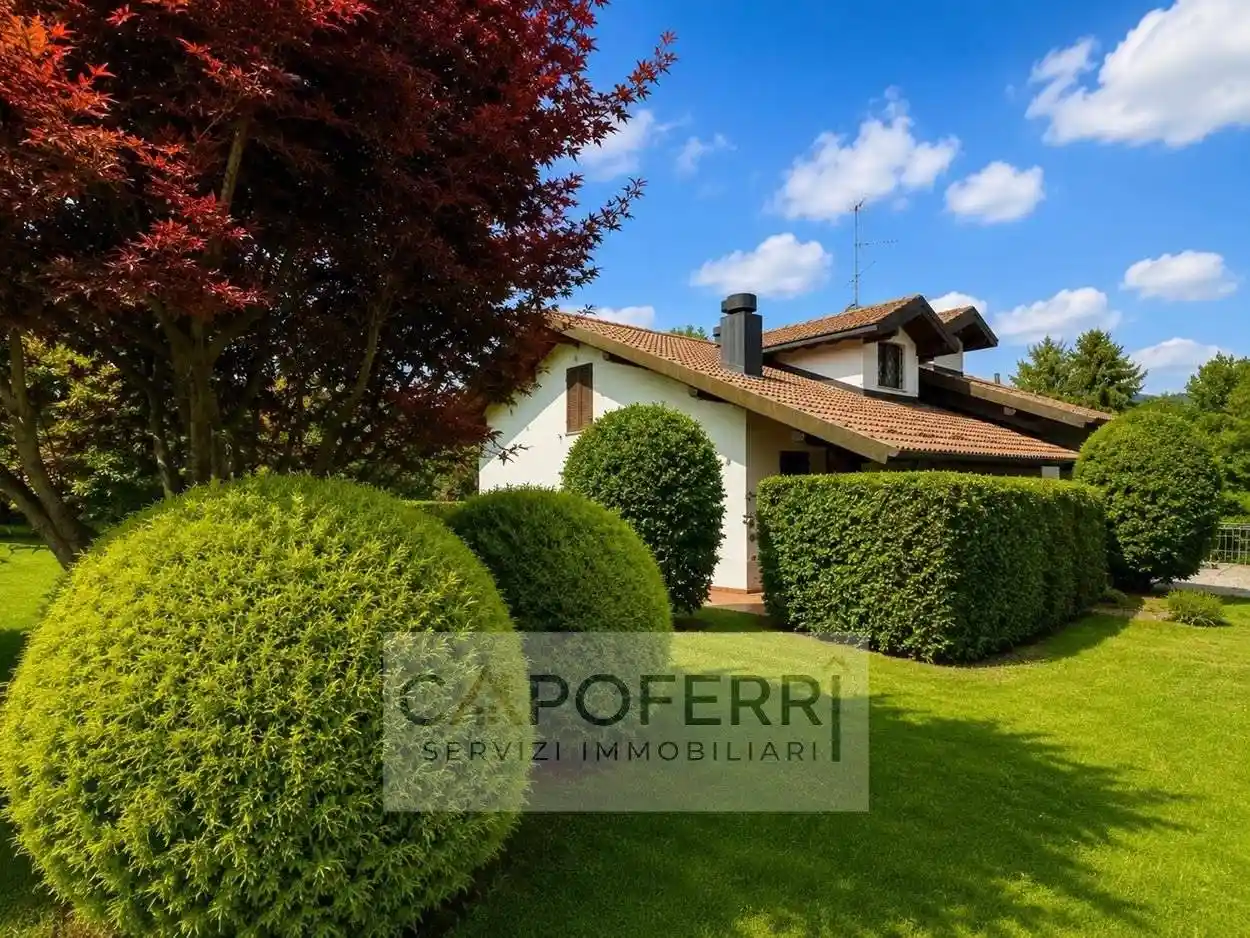 Villa in vendita a Montano Lucino