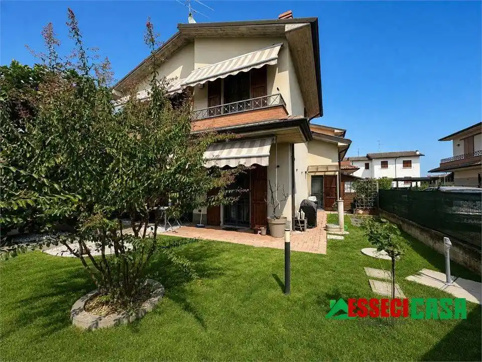 Villa in vendita a Arzago d'Adda