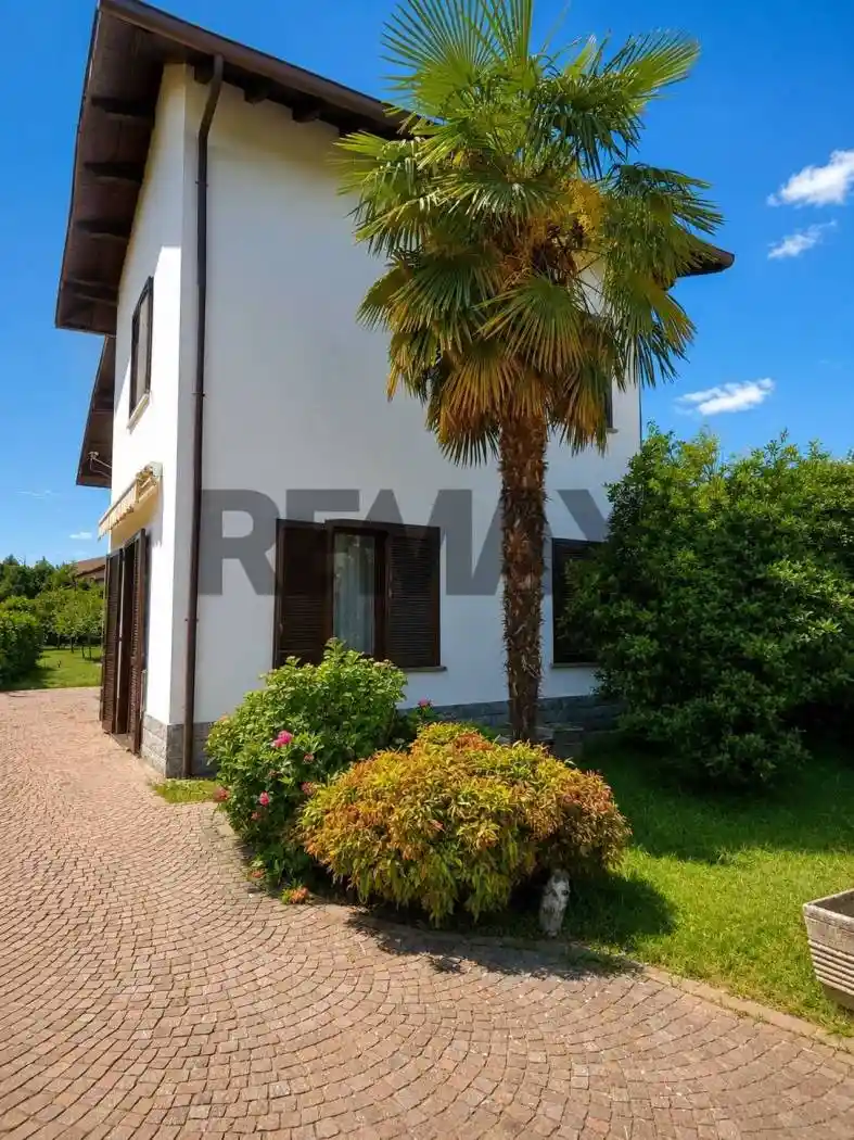 Villa in vendita a Casalzuigno