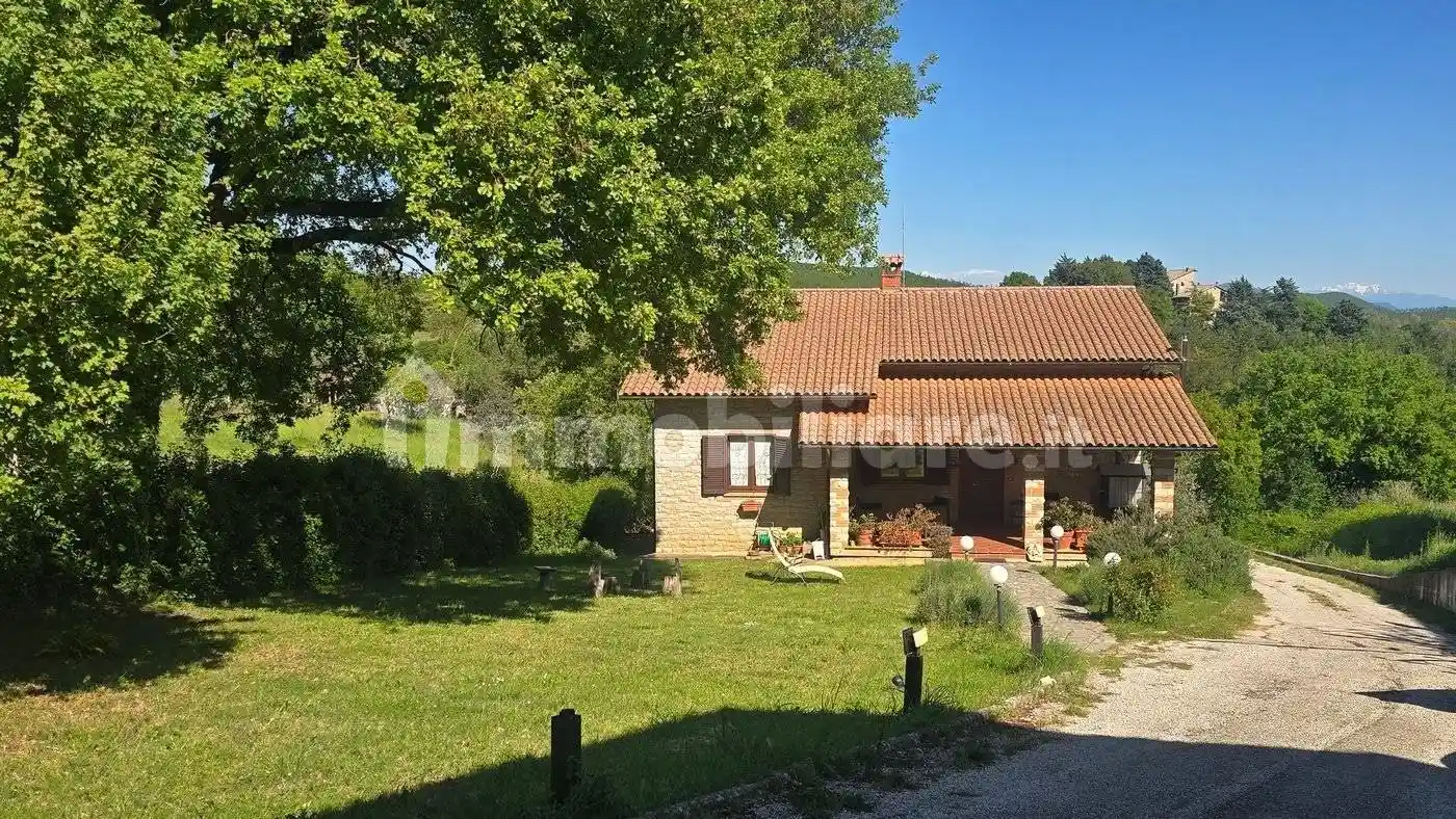 Villa in vendita a Baschi