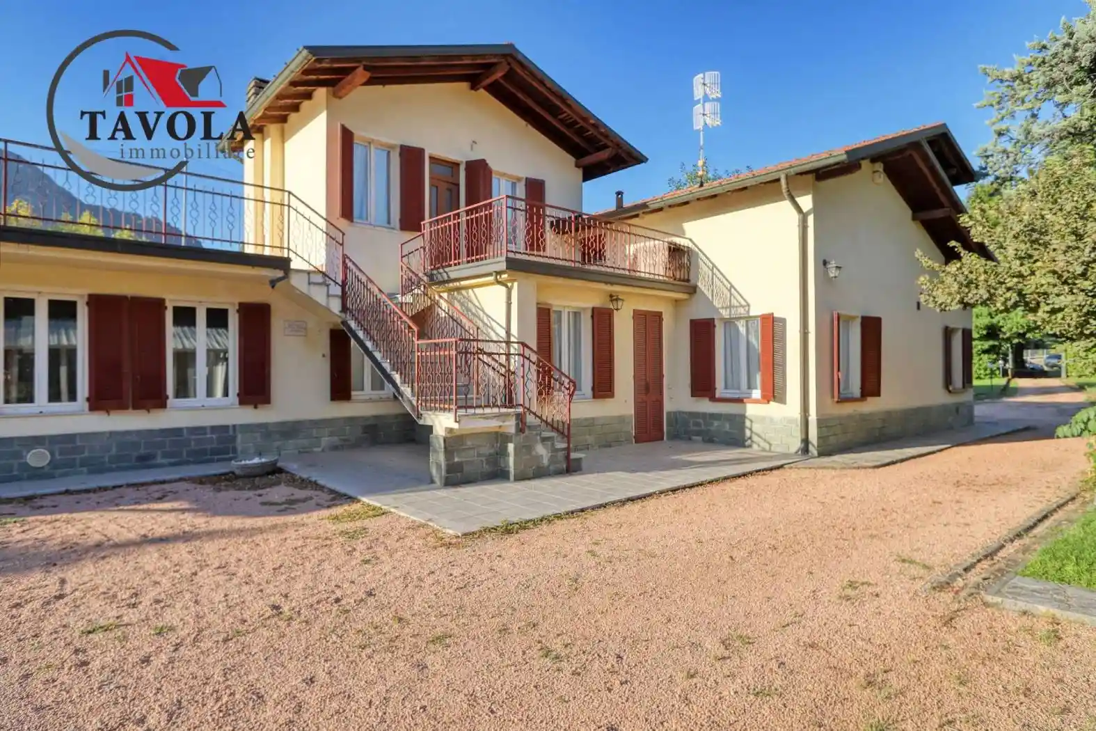 Villa in vendita a Arcisate