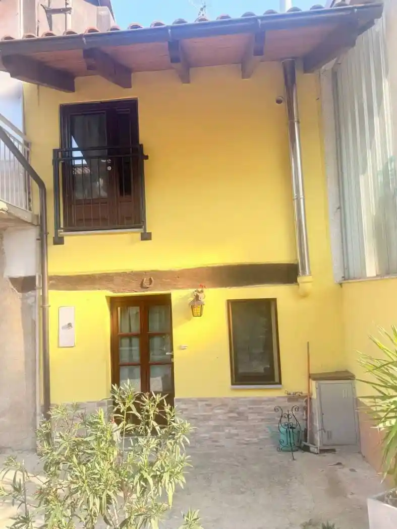 Casa indipendente in affitto a La Cassa