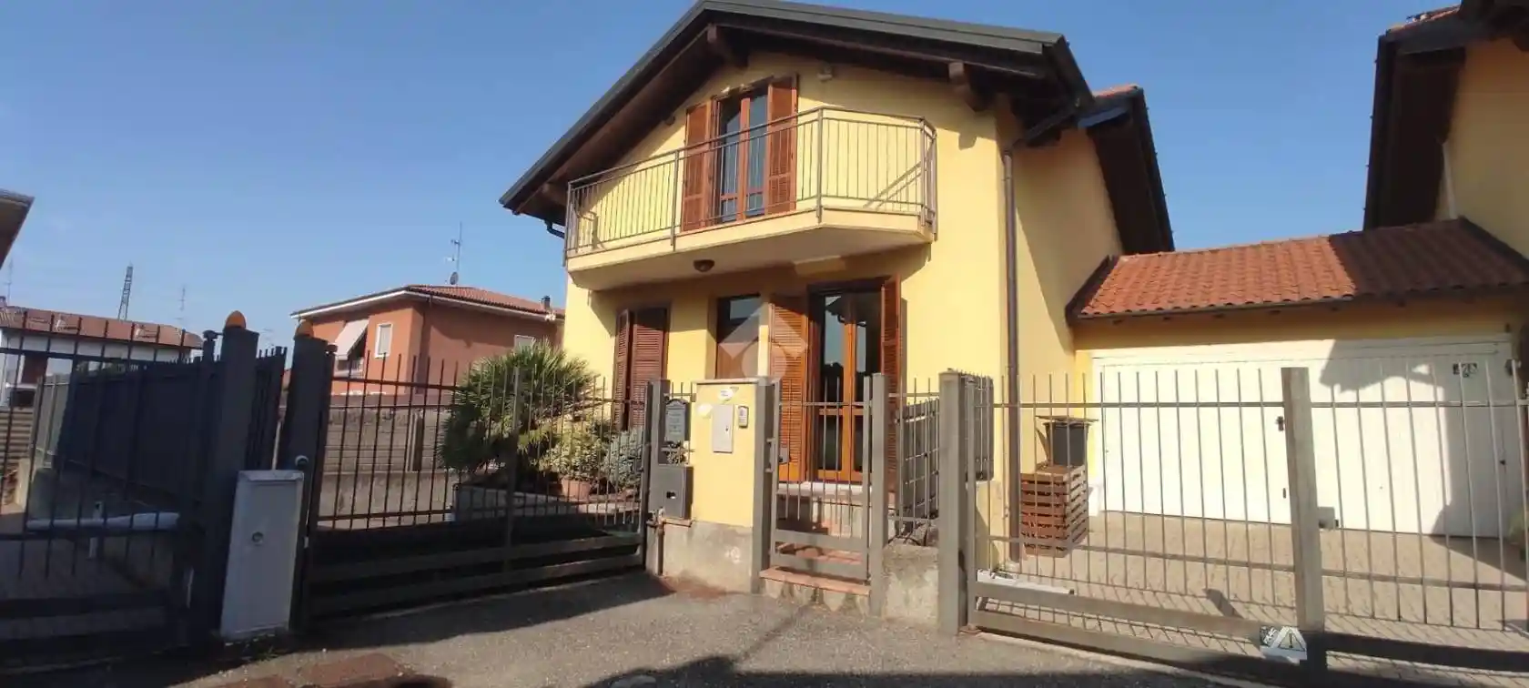 Villa in vendita a Ferno