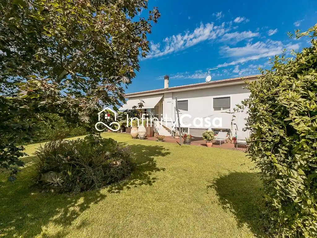 Villa in vendita a Caprino Veronese