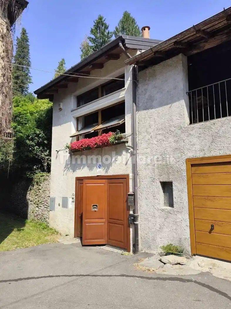 Casa indipendente in vendita a Montegrino Valtravaglia