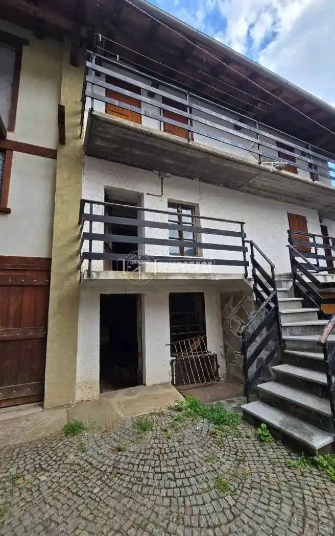 Casa indipendente in vendita a Viù