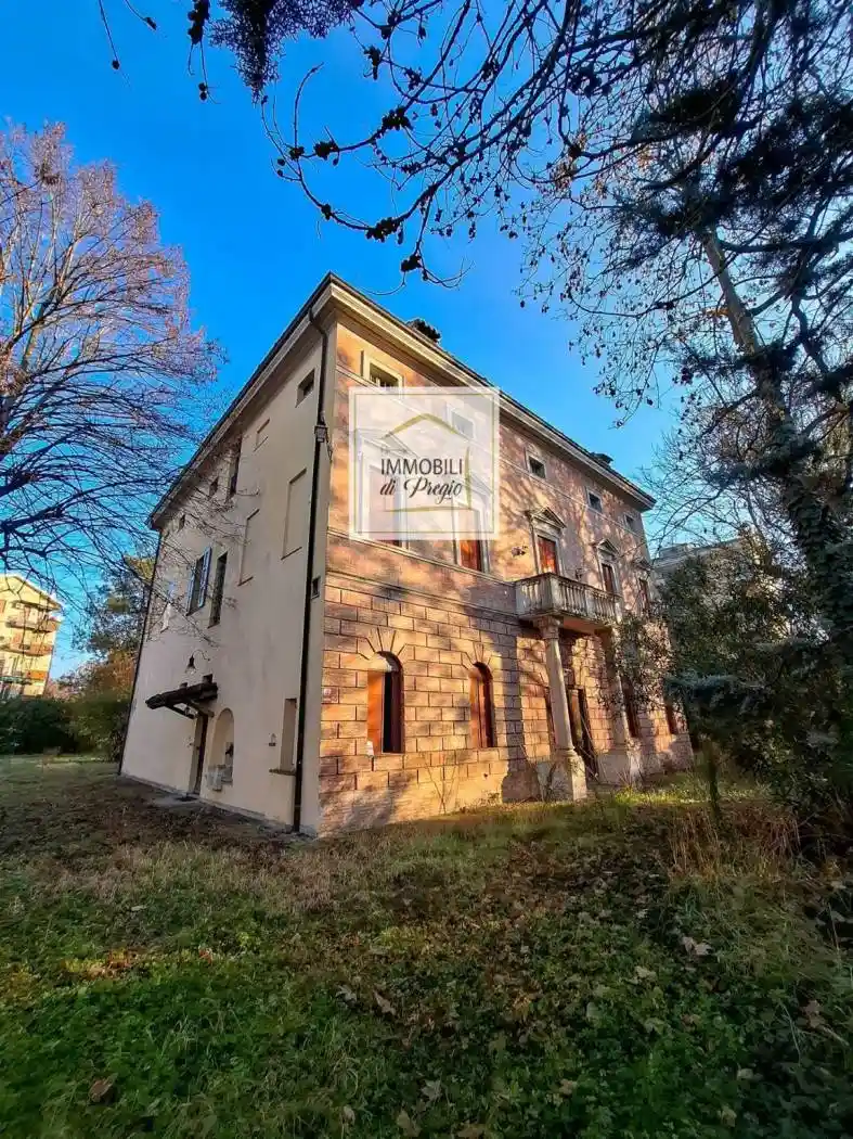 Casa indipendente in vendita a Parma