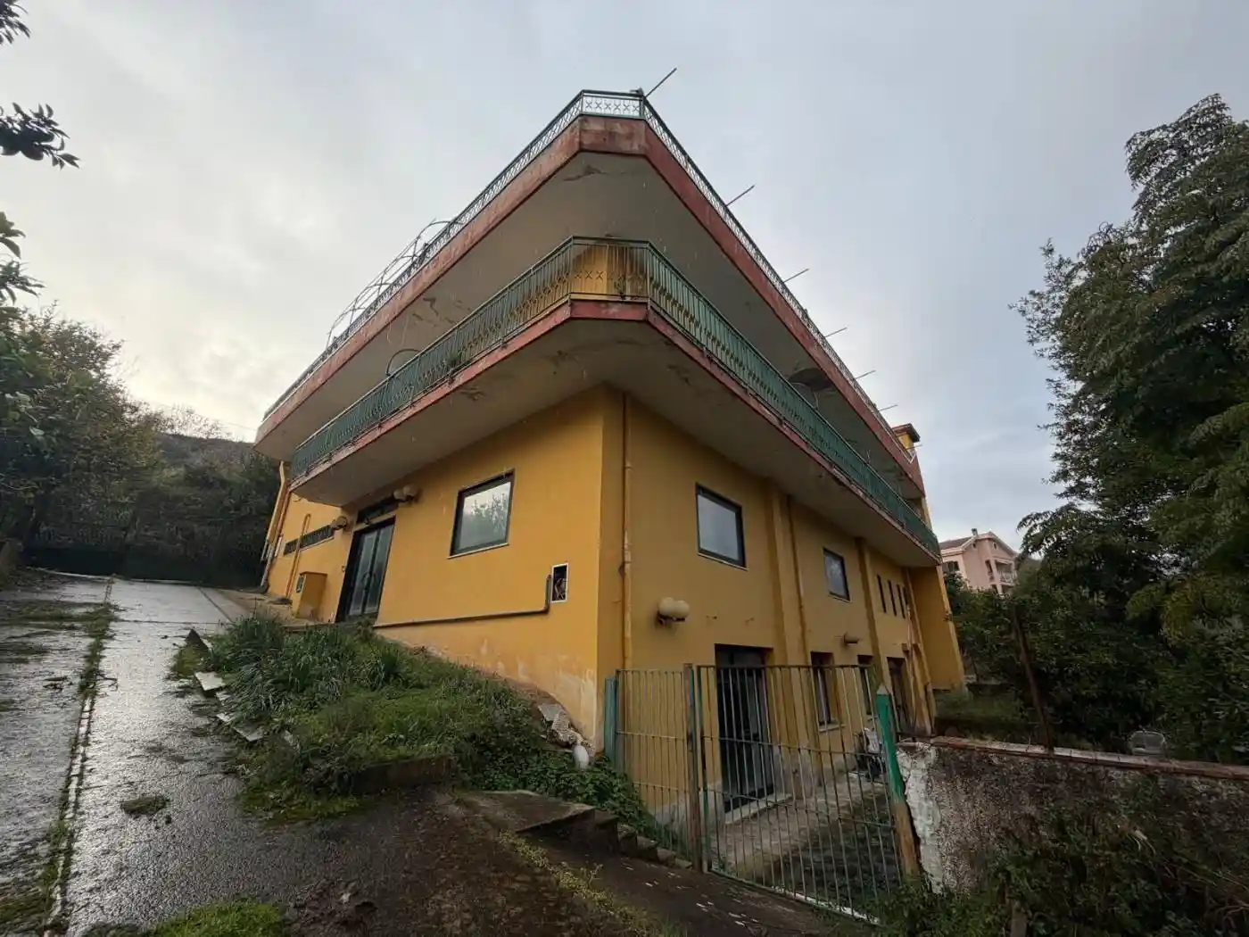 Palazzo - Edificio in vendita a Salerno