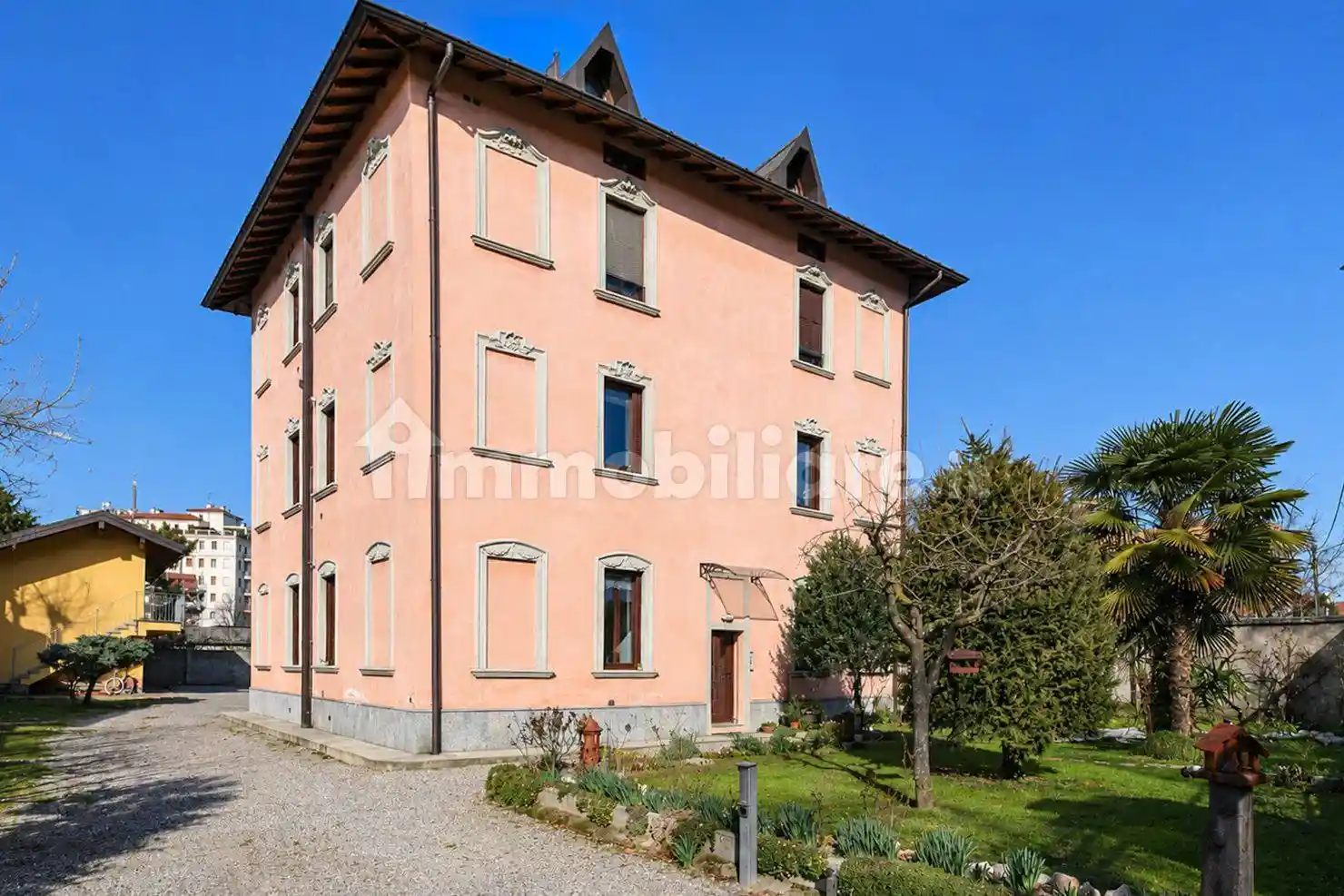 Appartamento in affitto a Saronno
