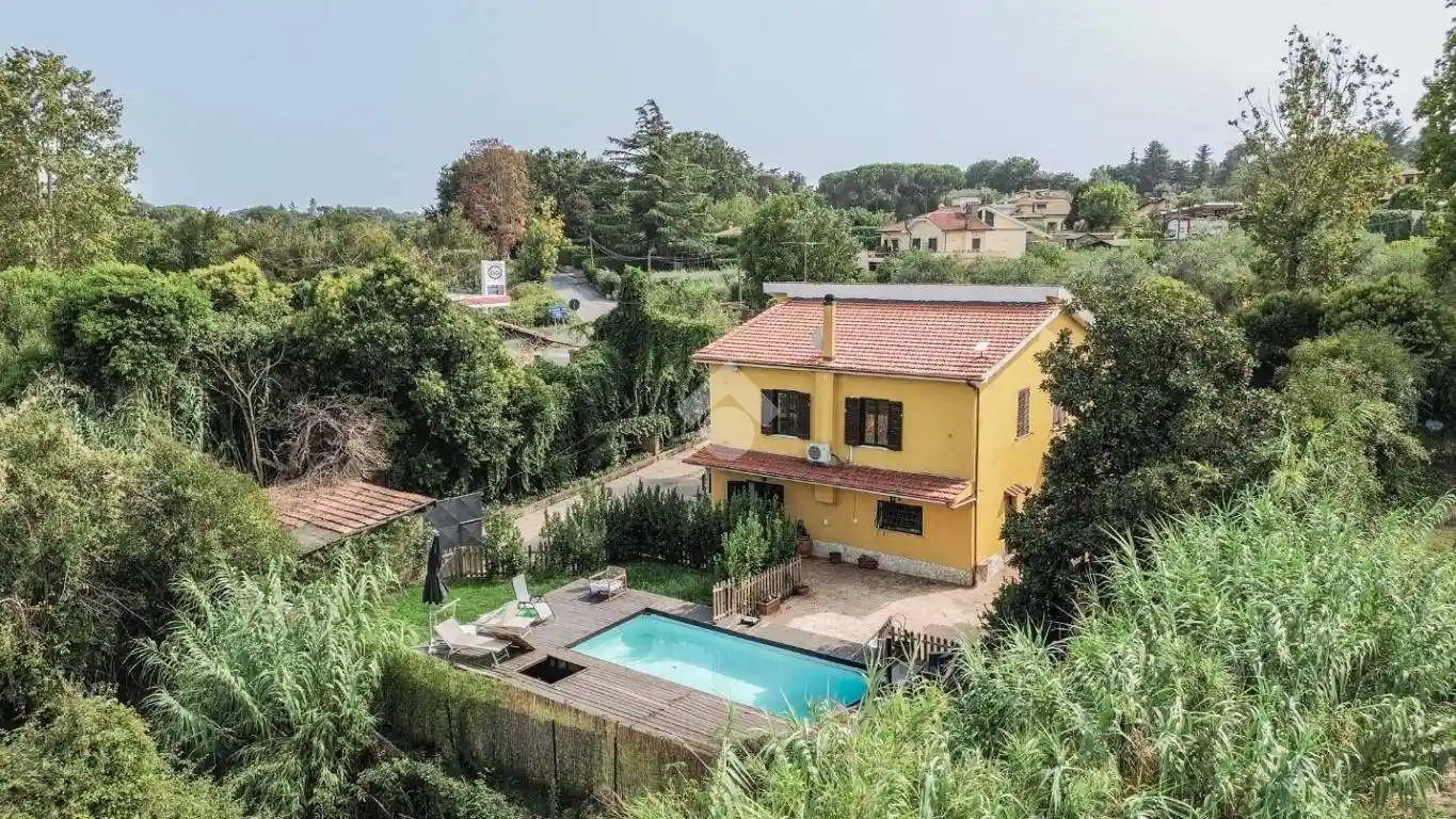 Villa in vendita a Bracciano