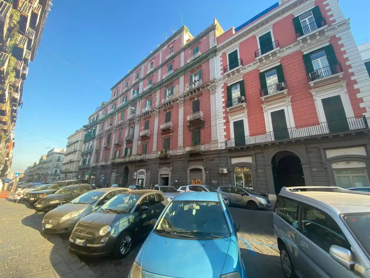 Appartamento in vendita a Napoli