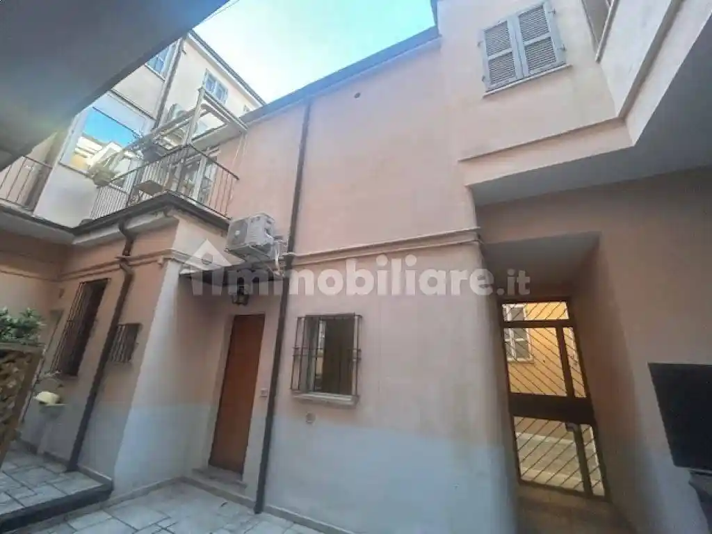 Casa indipendente in vendita a Piacenza