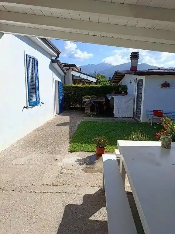 Casa indipendente in vendita a Massa