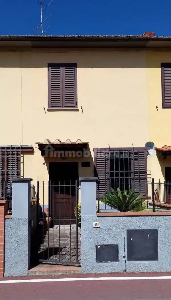 Casa indipendente in vendita a Campi Bisenzio