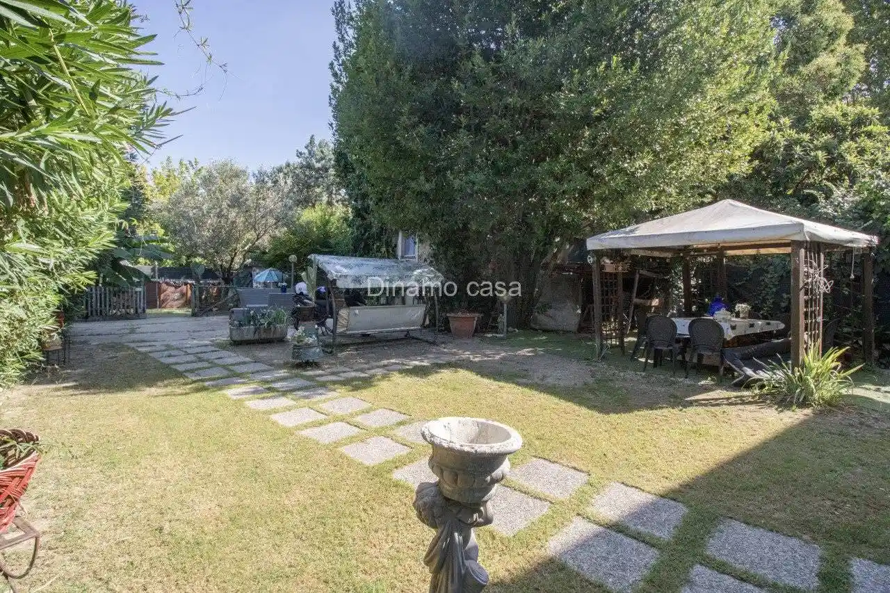 Casa indipendente in vendita a Prato