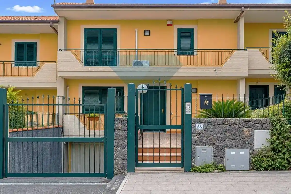 Villetta a schiera in affitto a Aci Catena