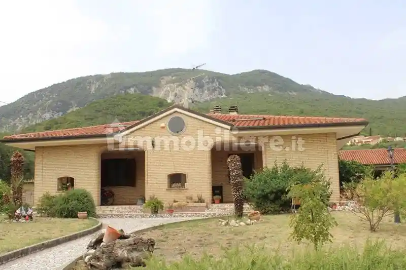 Casa indipendente in vendita a Castiglione a Casauria
